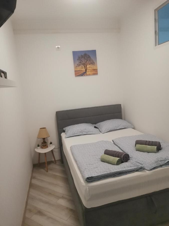Ferienwohnung Studio Apartman Kristina Pula Exterior foto