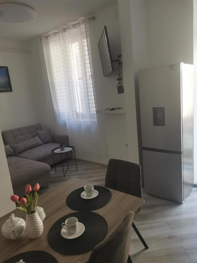 Ferienwohnung Studio Apartman Kristina Pula Exterior foto
